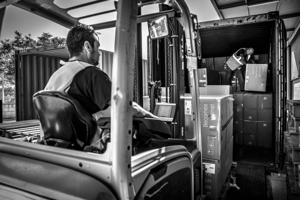 persona en maquina carretilla